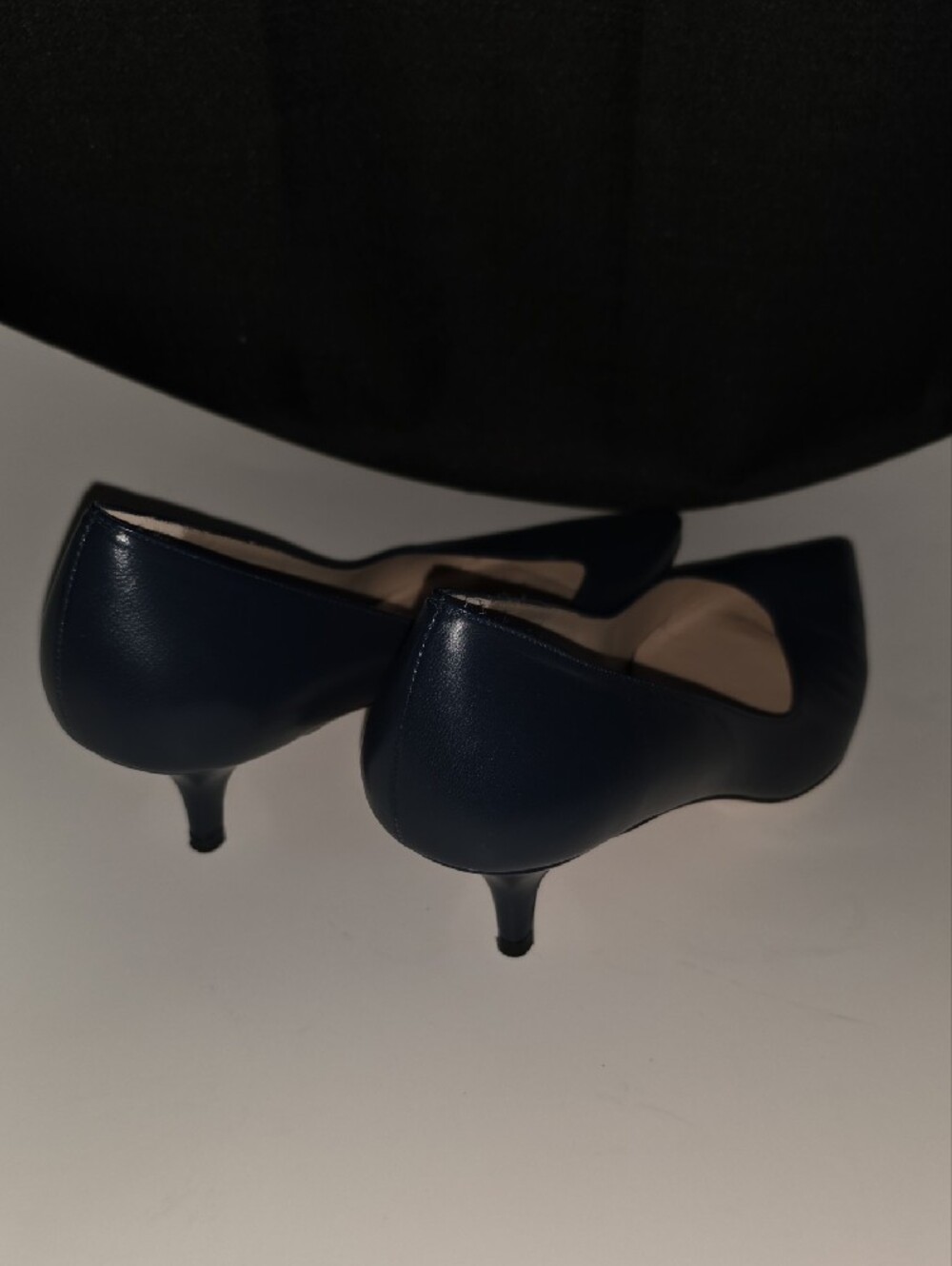 Stuart Weitzman SZ 9.5 Navy Pointed Toe Leather Pumps Made In SPAIN - Picture 4 of 7